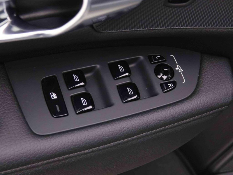 Photo 23 de l'offre de VOLVO V90 2.0 T6 PHEV 350 AWD 18gr Inscription à 37203€ chez Carlyss automobiles Vitré