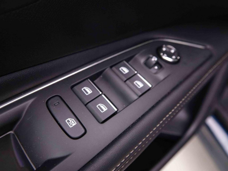 Photo 14 de l'offre de PEUGEOT 3008 1.2 T 130 EAT8 GT-Line à 28577€ chez Carlyss automobiles Vitré