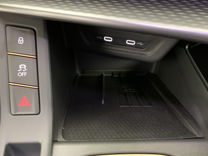 Photo 17 de l'offre de Cupra Terramar 1.5 eTSI Hybrid 150 ch DSG7 V à 35998€ chez Carlyss automobiles Vitré