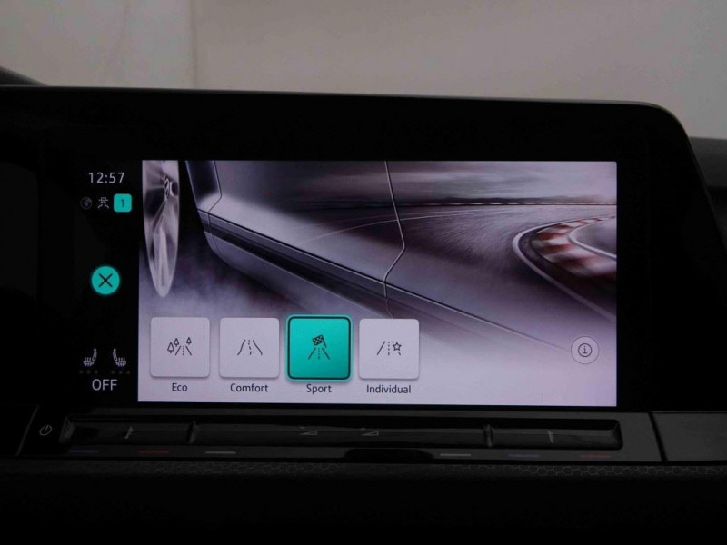 Photo 13 de l'offre de Volkswagen Golf GTD 2.0 Tdi 200 DSG à 42165€ chez Carlyss automobiles Vitré