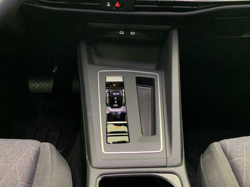 Photo 7 de l'offre de VOLKSWAGEN GOLF 8 1.5 ETSI EVO2 150 DSG7 LIFE PLUS à 32098€ chez Carlyss automobiles Vitré