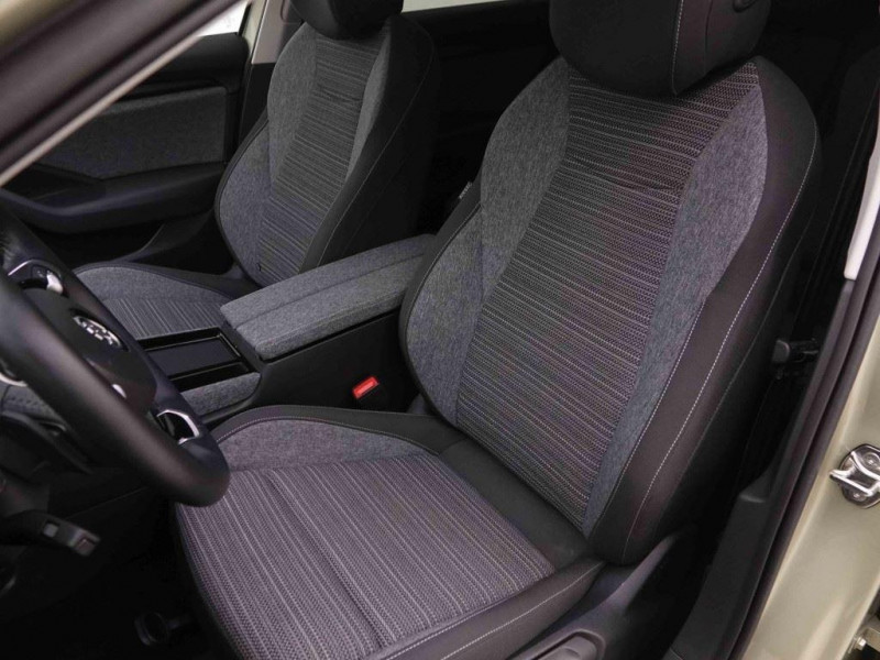 Photo 7 de l'offre de SKODA Superb 1.5 TSi MHEV 150 DSG Combi Selection à 35098€ chez Carlyss automobiles Vitré