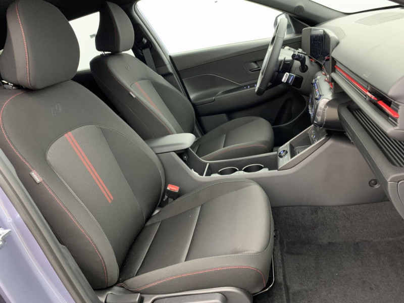 Photo 9 de l'offre de HYUNDAI KONA HYBRID 129 CREATIVE N Line à 28518€ chez Carlyss automobiles Vitré