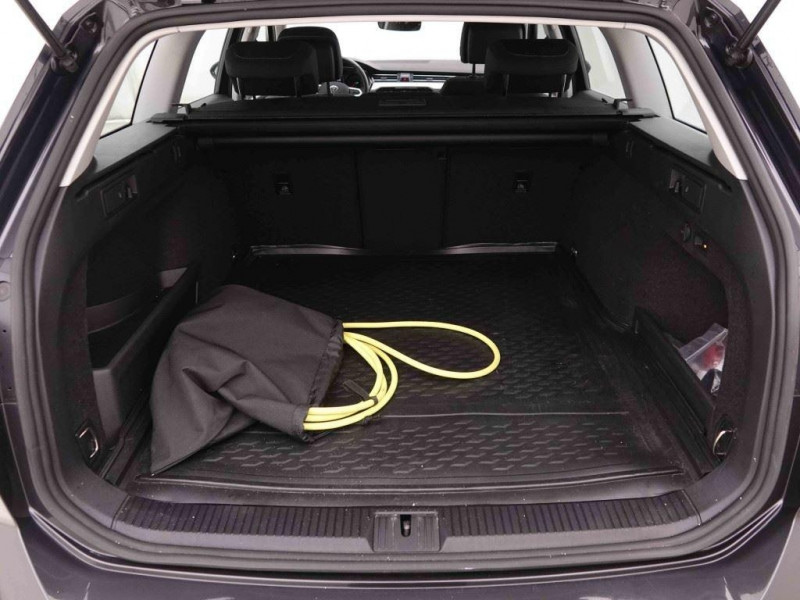 Photo 12 de l'offre de VOLKSWAGEN Passat Variant 1.4 TSi 218 GTE PHEV à 29698€ chez Carlyss automobiles Vitré