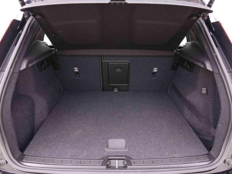 Photo 4 de l'offre de VOLVO XC40 1.5 T5 180 PHEV Momentum Pro à 28702€ chez Carlyss automobiles Vitré