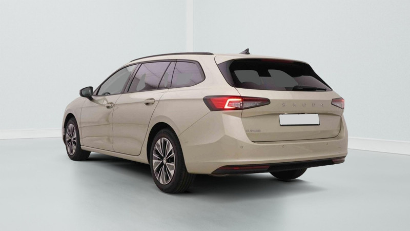 Photo 4 de l'offre de SKODA Superb 1.5 TSi MHEV 150 DSG Combi Selection à 35098€ chez Carlyss automobiles Vitré