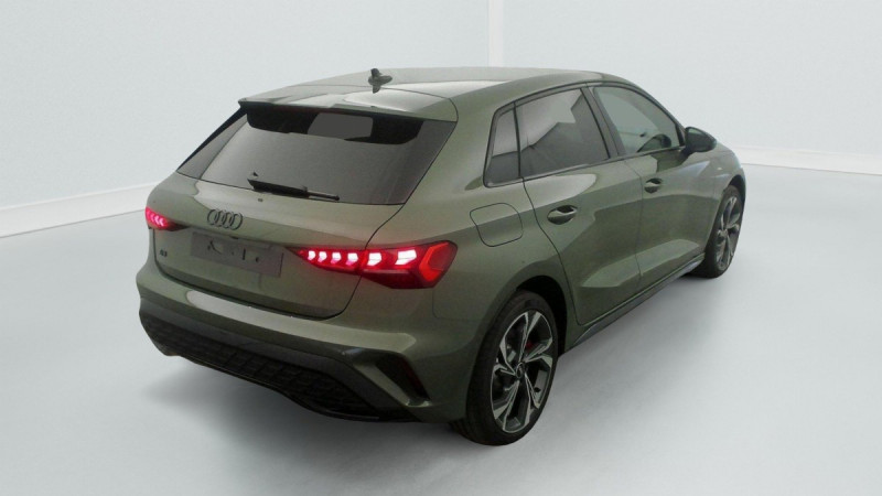 Photo 13 de l'offre de AUDI A3 SPORTBACK NOUVELLE 45 TFSI E HYBRIDE RECHARGEABLE 272 S TRONIC 6 S LINE à 45498€ chez Carlyss automobiles Vitré