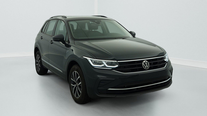 Photo 1 de l'offre de VOLKSWAGEN Tiguan 1.4 EHYBRID 245CH DSG6 LIFE à 30599€ chez Carlyss automobiles Vitré