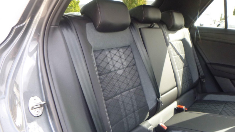 Photo 18 de l'offre de VOLKSWAGEN T-roc T-Roc 2.0 TDI 150 Start/Stop DSG7 R-Line Edition à 39398€ chez Carlyss automobiles Vitré