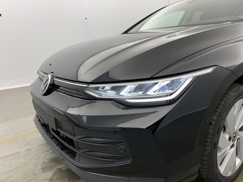 Photo 13 de l'offre de VOLKSWAGEN GOLF 8 1.5 ETSI EVO2 150 DSG7 LIFE PLUS à 32098€ chez Carlyss automobiles Vitré