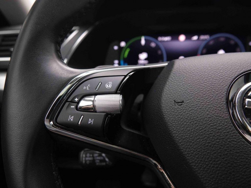 Photo 22 de l'offre de SKODA Superb 1.4 TSi 218 PHEV Combi Edition à 32177€ chez Carlyss automobiles Vitré