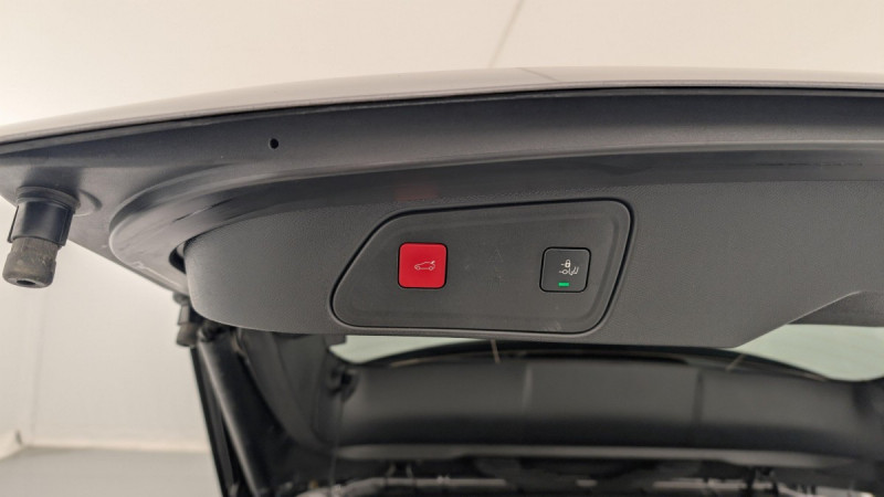 Photo 19 de l'offre de PEUGEOT 3008 Hybrid 136 e-DCS6 Allure Pack à 27853€ chez Carlyss automobiles Vitré