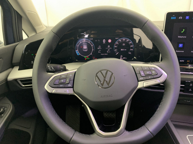 Photo 15 de l'offre de VOLKSWAGEN GOLF 8 1.5 eTSI EVO2 116 DSG7 Life Plus à 29998€ chez Carlyss automobiles Vitré