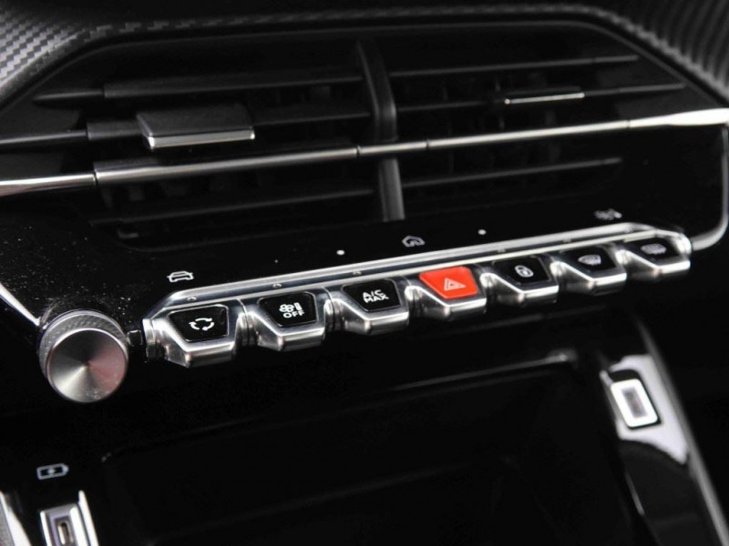 Photo 9 de l'offre de PEUGEOT 208 PureTech 100 S&S BVM6 Active à 17498€ chez Carlyss automobiles Vitré