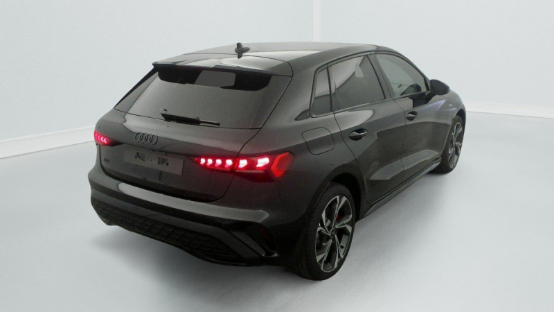 Photo 16 de l'offre de AUDI A3 SPORTBACK NOUVELLE 45 TFSI E HYBRIDE RECHARGEABLE 272 S TRONIC 6 S LINE à 43998€ chez Carlyss automobiles Vitré