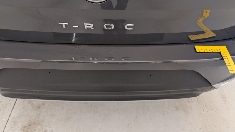 Photo 27 de l'offre de VOLKSWAGEN T-roc 1.0 TSI 115 START/STOP BVM6 LOUNGE BUSINESS à 19883€ chez Carlyss automobiles Vitré