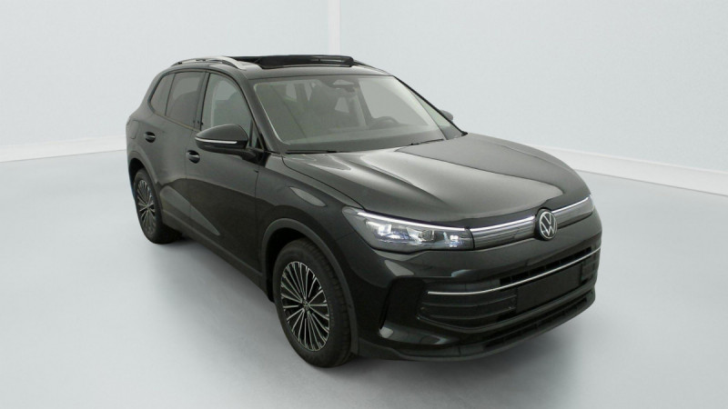 Photo 1 de l'offre de VOLKSWAGEN TIGUAN NOUVEAU 1.5 eTSI 150CV DSG7 LIFE PLUS à 40498€ chez Carlyss automobiles Vitré