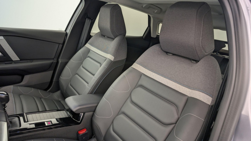 Photo 16 de l'offre de CITROEN C4 PureTech 130 S&S BVM6 Shine à 15978€ chez Carlyss automobiles Vitré