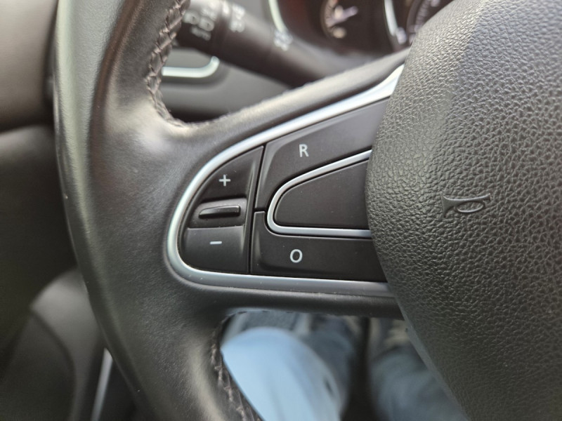 Photo 22 de l'offre de Renault Mégane Berline (4) Intens TCe 140 FAP à 15990€ chez Carlyss automobiles Vitré