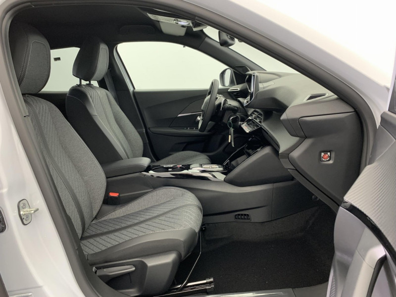 Photo 9 de l'offre de PEUGEOT 2008 Hybrid 145 e-DCS6 Allure à 24998€ chez Carlyss automobiles Vitré