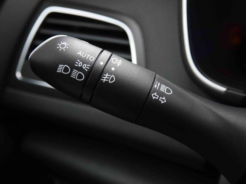 Photo 17 de l'offre de RENAULT Mégane 1.6 E-Tech 160 PHEV DCT RS-Line à 28565€ chez Carlyss automobiles Vitré