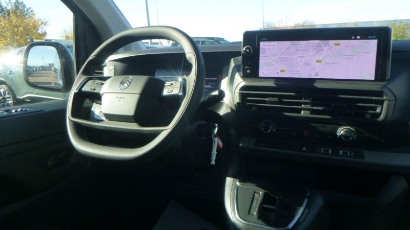 Photo 13 de l'offre de CITROEN Jumpy Cabine Approfondie JUMPY CAB APPROFONDIE M BLUEHDI 180 S&S EAT8 à 40857€ chez Carlyss automobiles Vitré