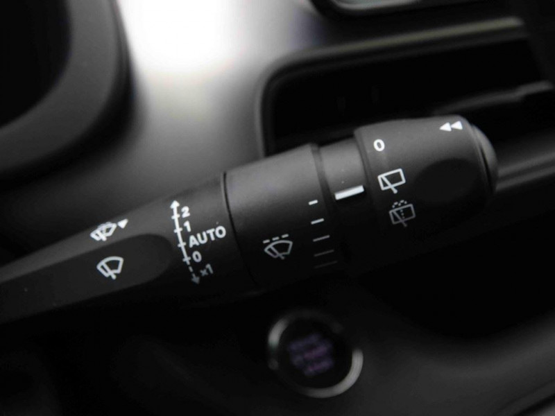 Photo 15 de l'offre de Jeep Avenger 1.2 MHEV 110 DCT6 Altitude à 27502€ chez Carlyss automobiles Vitré