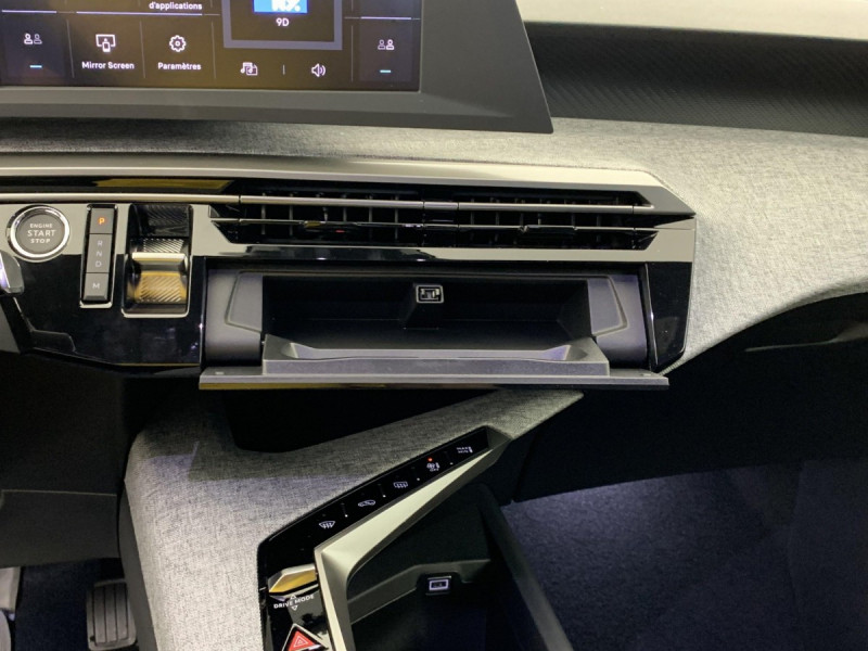 Photo 17 de l'offre de PEUGEOT 3008 Hybrid 145 e-DCS6 Allure à 28998€ chez Carlyss automobiles Vitré