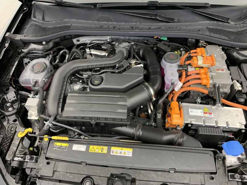 Photo 22 de l'offre de Cupra LEON Sportstourer eHybrid 204 ch DSG6 V à 33998€ chez Carlyss automobiles Vitré