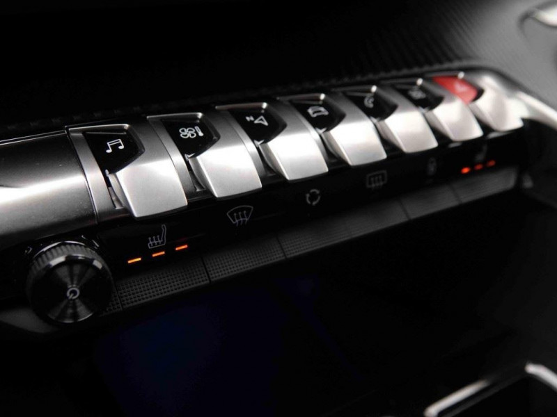 Photo 8 de l'offre de PEUGEOT 3008 Hybrid 145 e-DCS6 Allure à 26706€ chez Carlyss automobiles Vitré