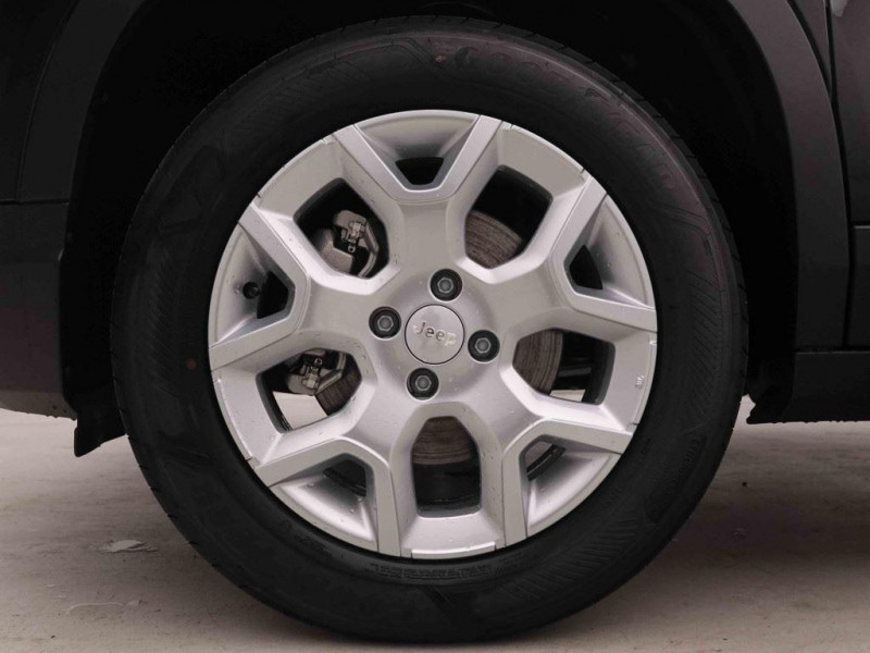 Photo 10 de l'offre de Jeep Avenger 1.2 MHEV 110 DCT6 Altitude à 27498€ chez Carlyss automobiles Vitré