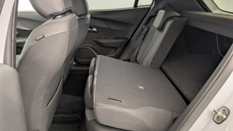 Photo 12 de l'offre de PEUGEOT 2008 Hybrid 136 e-DCS6 Allure à 23598€ chez Carlyss automobiles Vitré