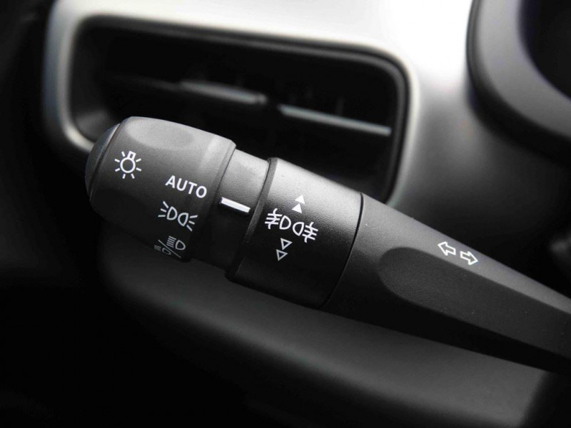 Photo 18 de l'offre de Jeep Avenger 1.2 MHEV 110 DCT6 Altitude à 27498€ chez Carlyss automobiles Vitré