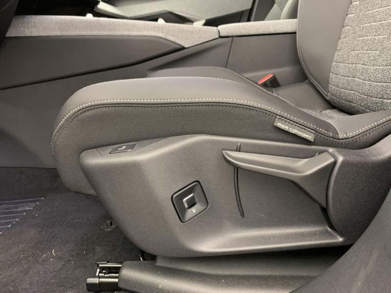 Photo 12 de l'offre de PEUGEOT 5008 Hybrid 145 e-DCS6 Allure à 33498€ chez Carlyss automobiles Vitré