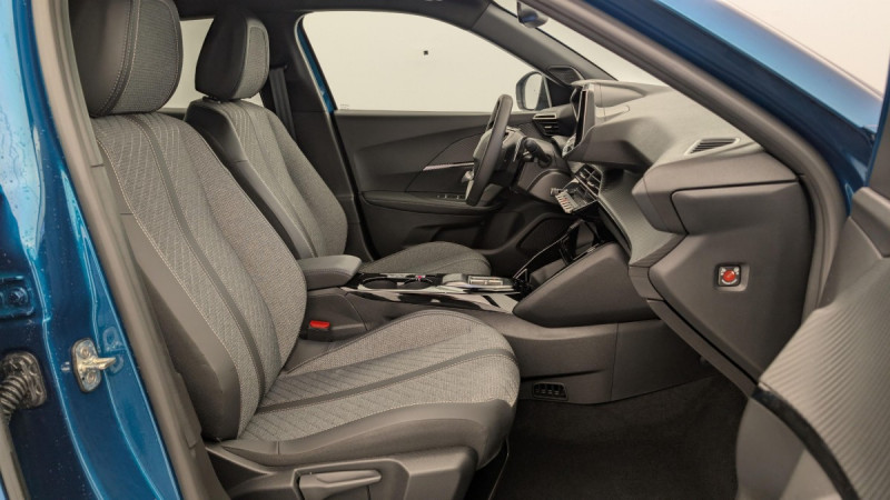 Photo 9 de l'offre de PEUGEOT 2008 Hybrid 136 e-DCS6 Allure à 23883€ chez Carlyss automobiles Vitré
