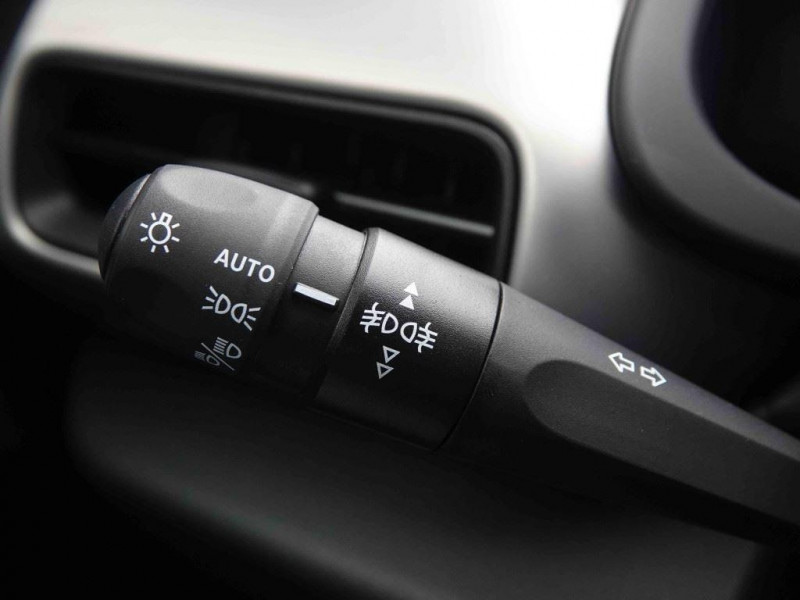 Photo 18 de l'offre de Jeep Avenger 1.2 MHEV 110 DCT6 Altitude à 27502€ chez Carlyss automobiles Vitré