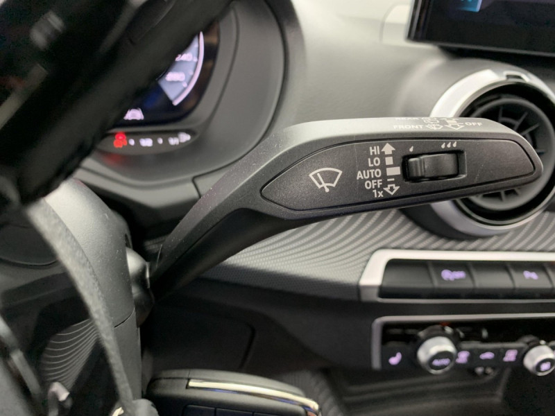 Photo 14 de l'offre de AUDI Q2 35 TFSI 150 S tronic 7 Design à 37098€ chez Carlyss automobiles Vitré
