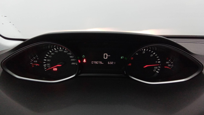 Photo 4 de l'offre de PEUGEOT 308 AFFAIRE BLUEHDI 100 S&S BVM6 PREMIUM PACK à 12598€ chez Carlyss automobiles Vitré