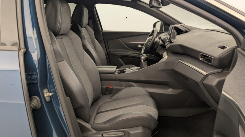 Photo 9 de l'offre de PEUGEOT 3008 PureTech 130ch S&S BVM6 Allure Pack à 19879€ chez Carlyss automobiles Vitré