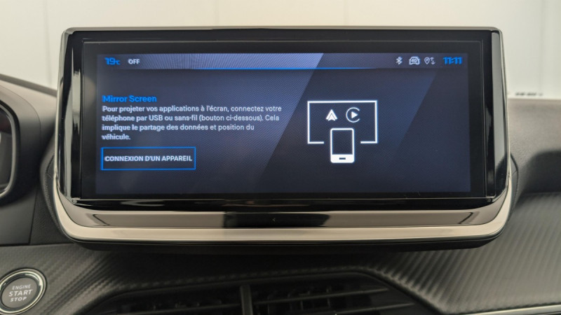 Photo 19 de l'offre de PEUGEOT 2008 Hybrid 136 e-DCS6 Allure à 23598€ chez Carlyss automobiles Vitré