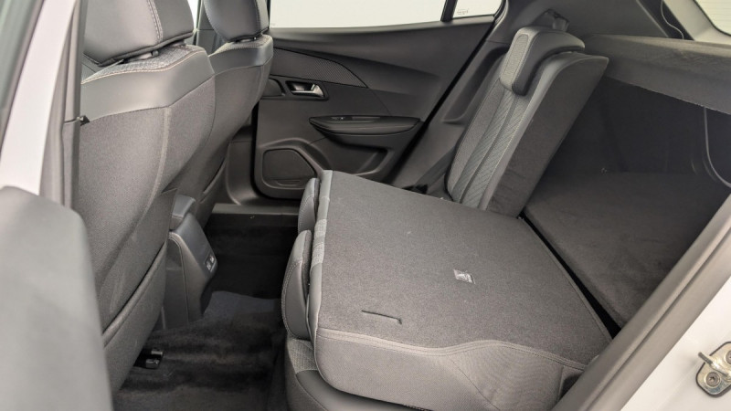 Photo 12 de l'offre de PEUGEOT 2008 Hybrid 136 e-DCS6 Allure à 23598€ chez Carlyss automobiles Vitré