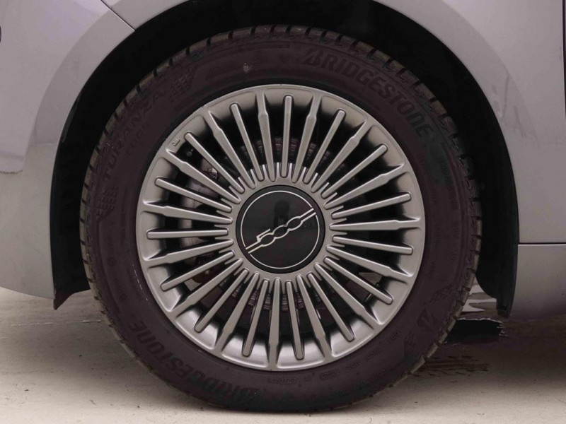 Photo 18 de l'offre de Fiat 500e 118 Icon 42 Kw à 19298€ chez Carlyss automobiles Vitré