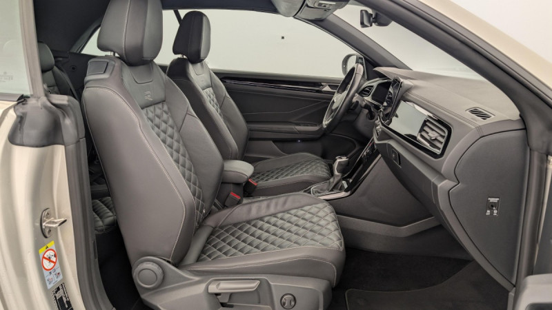Photo 9 de l'offre de Volkswagen T-roc Cabriolet 1.5 TSI EVO 150 START/STOP DSG7 R-LINE à 29233€ chez Carlyss automobiles Vitré