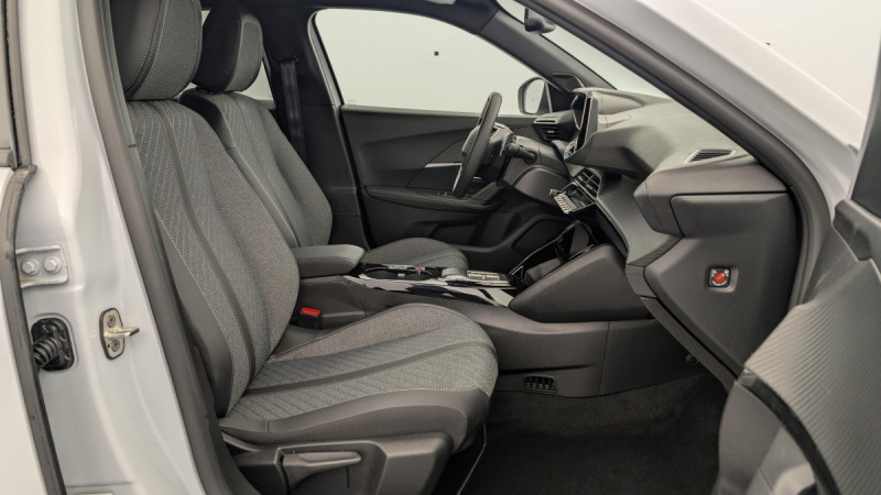 Photo 9 de l'offre de PEUGEOT 2008 Hybrid 136 e-DCS6 Allure à 23598€ chez Carlyss automobiles Vitré