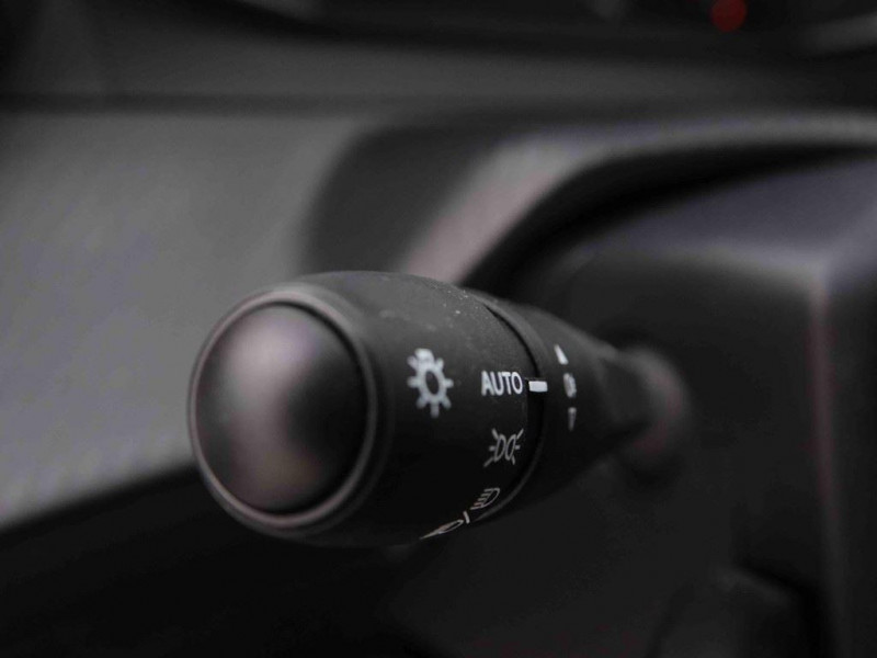 Photo 11 de l'offre de PEUGEOT 208 PureTech 100 S&S BVM6 Active à 17498€ chez Carlyss automobiles Vitré