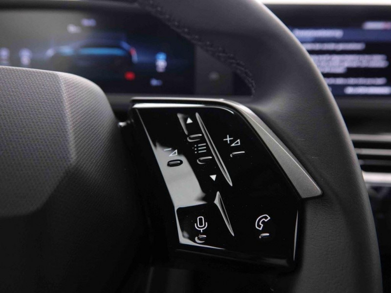 Photo 11 de l'offre de PEUGEOT 5008 Hybrid 145 e-DCS6 Allure à 37335€ chez Carlyss automobiles Vitré