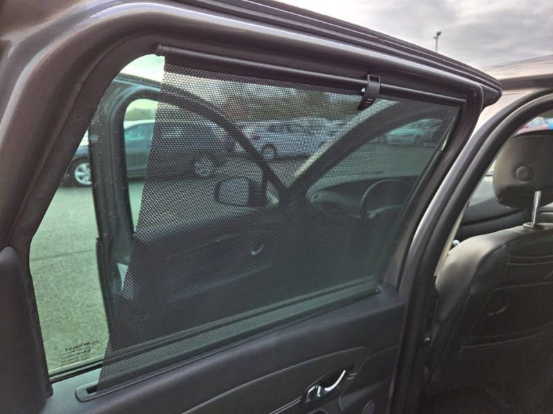 Photo 9 de l'offre de RENAULT Scénic (3) Bose® Edition Energy dCi 130 E6 à 9790€ chez Carlyss automobiles Vitré