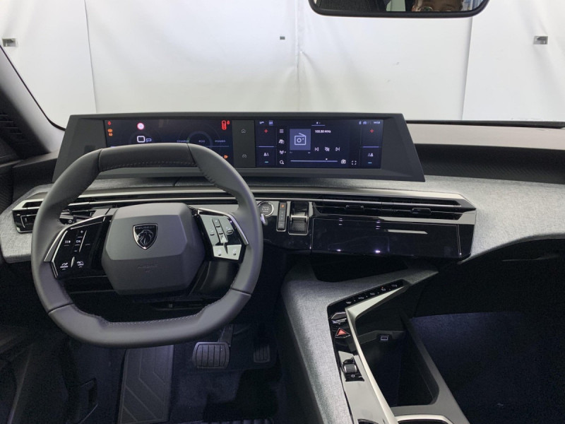Photo 8 de l'offre de PEUGEOT 5008 Hybrid 145 e-DCS6 Allure à 33498€ chez Carlyss automobiles Vitré