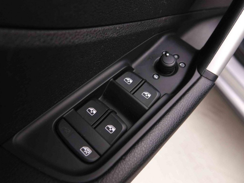 Photo 22 de l'offre de AUDI Q2 35 TFSi 150 S-Tronic Edition à 27202€ chez Carlyss automobiles Vitré