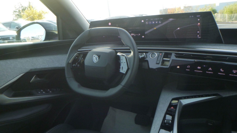 Photo 13 de l'offre de PEUGEOT 5008 Hybrid 145 e-DCS6 Allure à 35298€ chez Carlyss automobiles Vitré